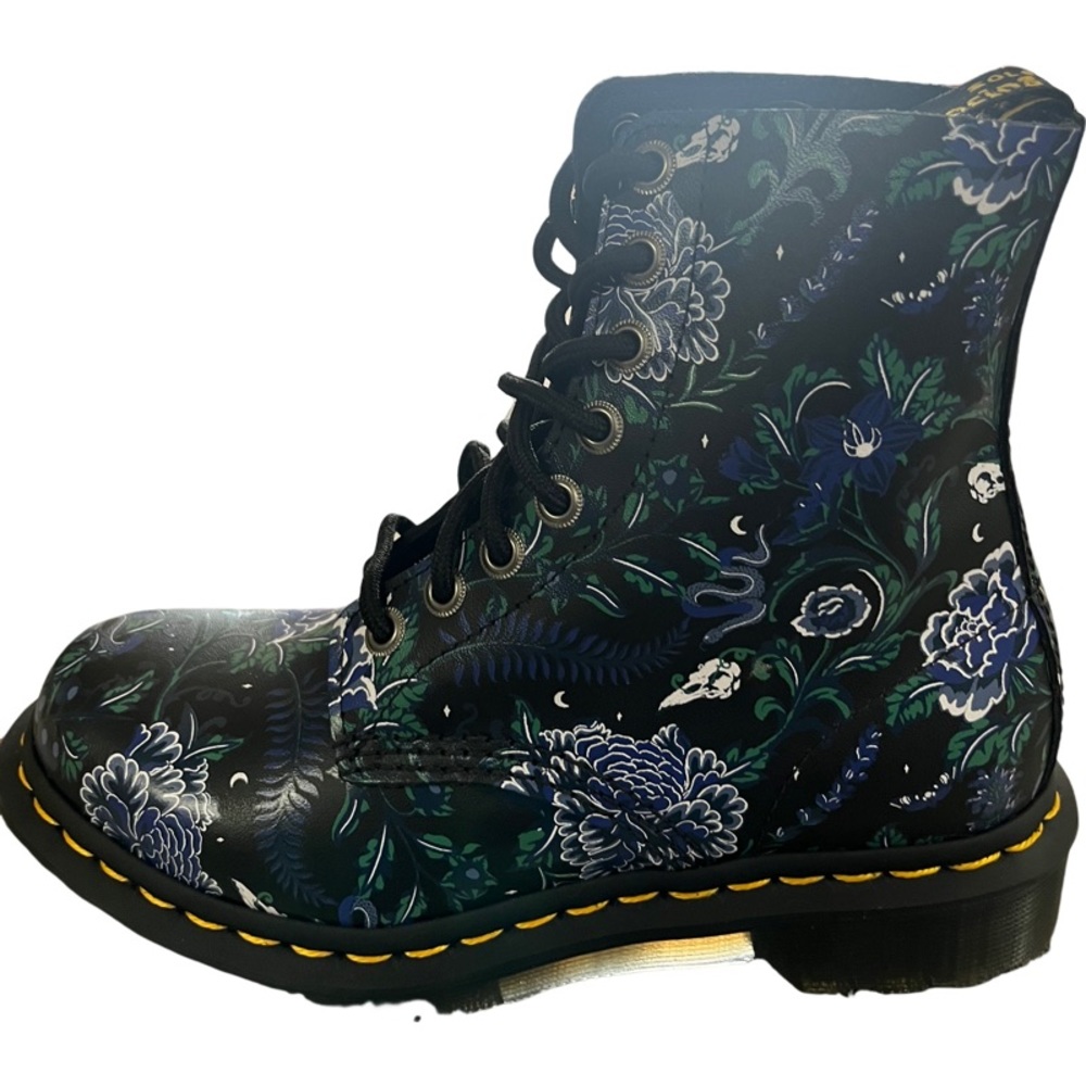 Dr. Martens Women's 1460 Pascal Mid Calf Boot Size 6 NEW
